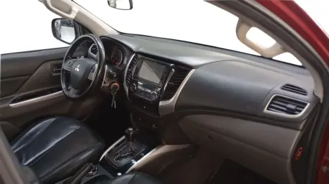 MITSUBISHI L 200 Triton 2.4 16V SPORT HPE 4X4 CABINE DUPLA TURBO DIESEL AUTOMTICO, Foto 13