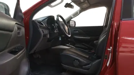 MITSUBISHI L 200 Triton 2.4 16V SPORT HPE 4X4 CABINE DUPLA TURBO DIESEL AUTOMTICO, Foto 14