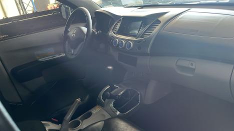 MITSUBISHI L 200 Triton 3.5 V6 HPE 4X4 FLEX CABINE DUPLA AUTOMTICO, Foto 4