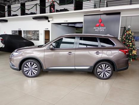 MITSUBISHI Outlander 3.0 V6 24V 4P HPE-S AWD AUTOMTICO, Foto 2