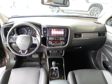 MITSUBISHI Outlander 3.0 V6 24V 4P HPE-S AWD AUTOMTICO, Foto 10