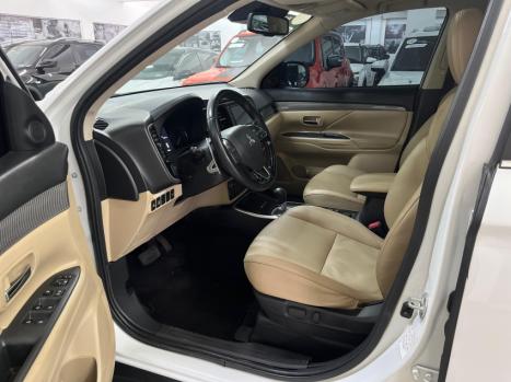 MITSUBISHI Outlander 3.0 V6 24V 4P HPE-S AWD AUTOMTICO, Foto 7