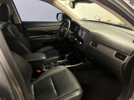 MITSUBISHI Outlander 3.0 V6 24V 4P HPE-S AWD AUTOMTICO, Foto 13