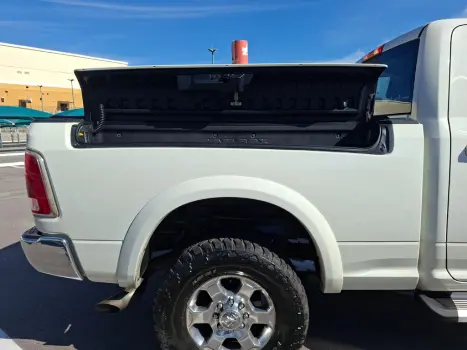 RAM 2500 6.7 I6 24V SLT CABINE DUPLA TURBO DIESEL LARAMIE 4X4 AUTOMTICO, Foto 5