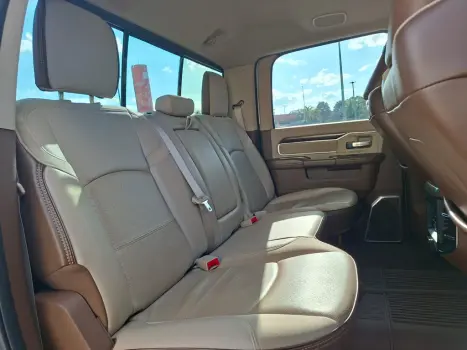 RAM 3500 6.7 I6 LARAMIE CABINE DUPLA TURBO DIESEL AUTOMTICO, Foto 7