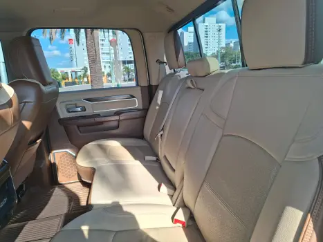 RAM 3500 6.7 I6 LARAMIE CABINE DUPLA TURBO DIESEL AUTOMTICO, Foto 9