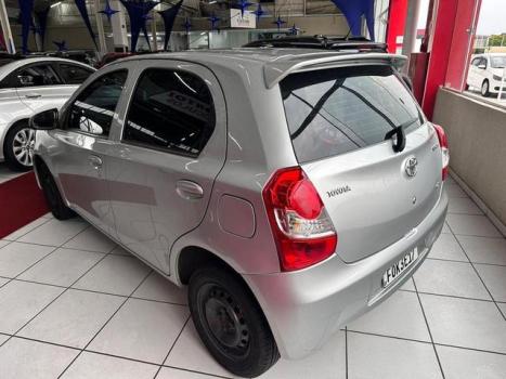 TOYOTA Etios Hatch 1.3 16V 4P FLEX, Foto 3