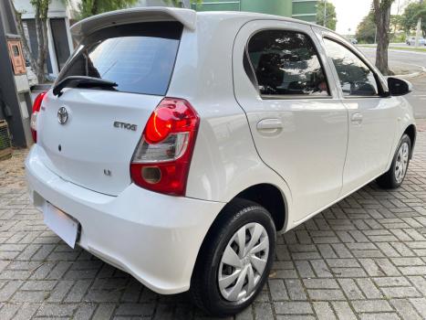 TOYOTA Etios Hatch 1.3 16V 4P FLEX X, Foto 2