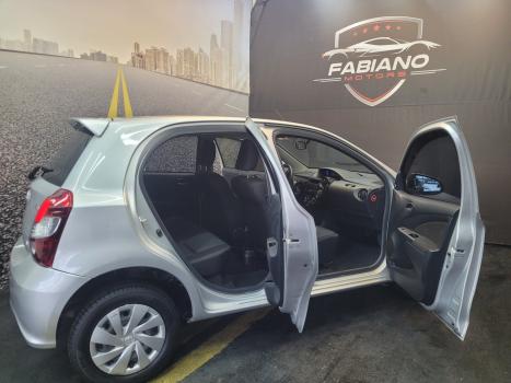 TOYOTA Etios Hatch 1.3 16V 4P FLEX X, Foto 5