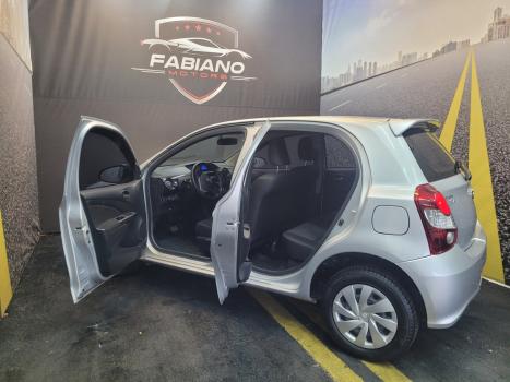 TOYOTA Etios Hatch 1.3 16V 4P FLEX X, Foto 6