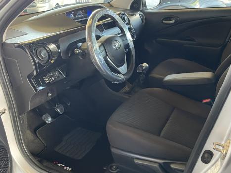 TOYOTA Etios Hatch 1.3 16V 4P FLEX X, Foto 14