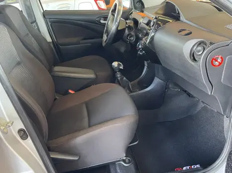 TOYOTA Etios Hatch 1.3 16V 4P FLEX X, Foto 19