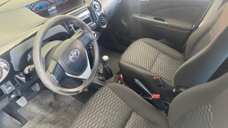 TOYOTA Etios Hatch 1.3 16V 4P FLEX X, Foto 9