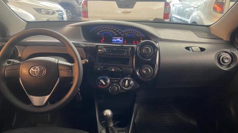TOYOTA Etios Hatch 1.3 16V 4P FLEX X, Foto 6