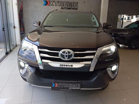 TOYOTA Hilux SW4 2.8 4P SRX 4X4 TURBO DIESEL AUTOMTICO, Foto 3