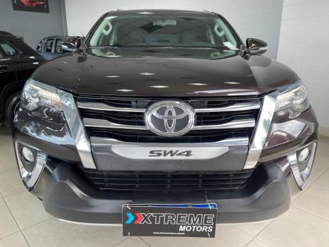 TOYOTA Hilux SW4 2.8 4P SRX 4X4 TURBO DIESEL AUTOMTICO, Foto 3