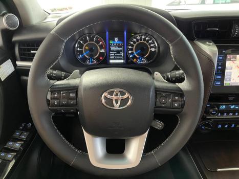 TOYOTA Hilux SW4 2.8 4P SRX 4X4 TURBO DIESEL AUTOMTICO, Foto 8