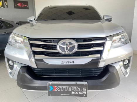 TOYOTA Hilux SW4 2.8 16V 4P SRX 4X4 7 LUGARES TURBO DIESEL AUTOMTICO, Foto 3