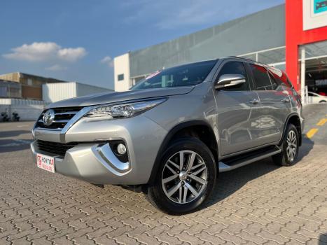 TOYOTA Hilux SW4 2.8 4P SRX 4X4 TURBO DIESEL AUTOMTICO, Foto 2