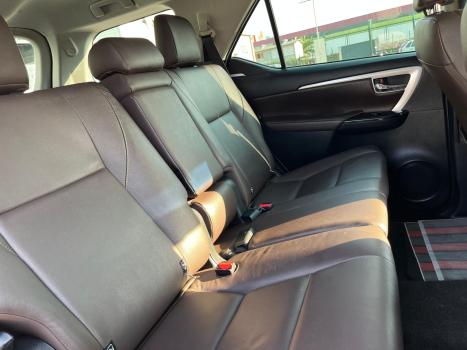 TOYOTA Hilux SW4 2.8 4P SRX 4X4 TURBO DIESEL AUTOMTICO, Foto 8