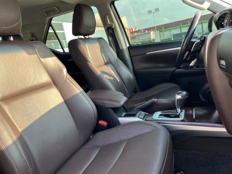 TOYOTA Hilux SW4 2.8 4P SRX 4X4 TURBO DIESEL AUTOMTICO, Foto 9