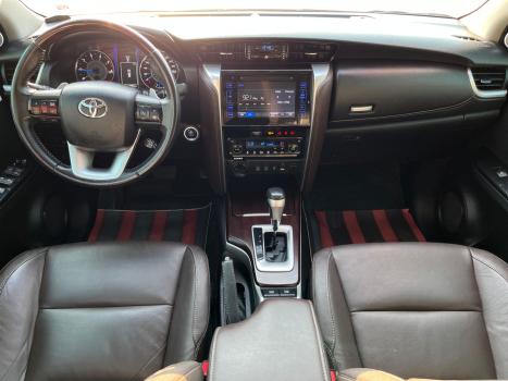 TOYOTA Hilux SW4 2.8 4P SRX 4X4 TURBO DIESEL AUTOMTICO, Foto 10