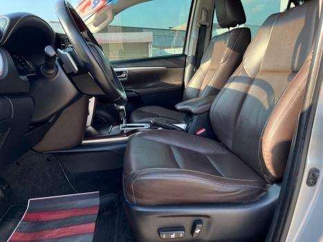 TOYOTA Hilux SW4 2.8 4P SRX 4X4 TURBO DIESEL AUTOMTICO, Foto 12