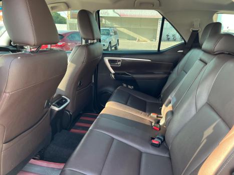 TOYOTA Hilux SW4 2.8 4P SRX 4X4 TURBO DIESEL AUTOMTICO, Foto 13