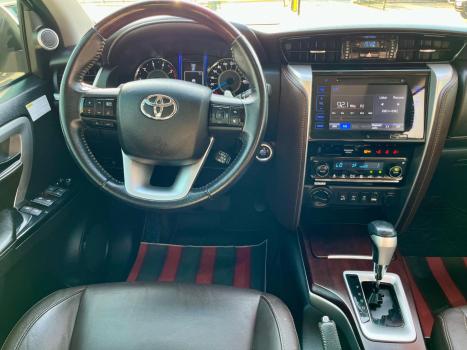TOYOTA Hilux SW4 2.8 4P SRX 4X4 TURBO DIESEL AUTOMTICO, Foto 14