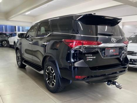 TOYOTA Hilux SW4 2.8 4P SRX 4X4 TURBO DIESEL AUTOMTICO, Foto 2