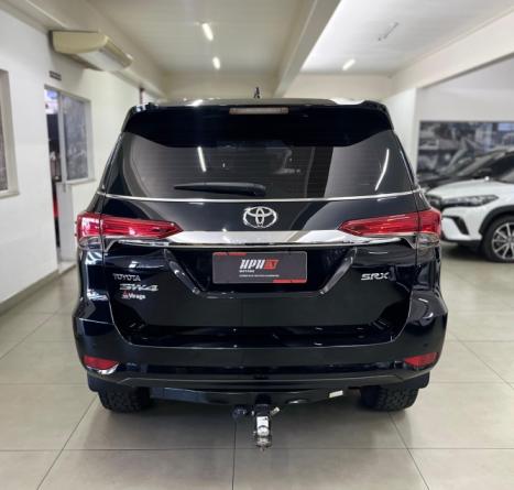 TOYOTA Hilux SW4 2.8 4P SRX 4X4 TURBO DIESEL AUTOMTICO, Foto 3