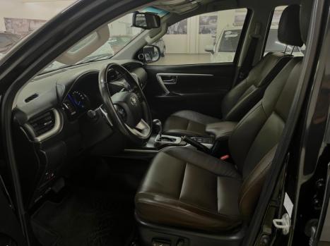 TOYOTA Hilux SW4 2.8 4P SRX 4X4 TURBO DIESEL AUTOMTICO, Foto 7