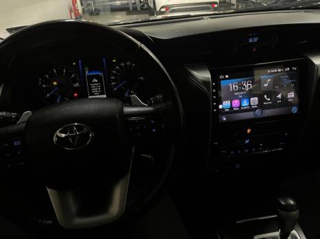 TOYOTA Hilux SW4 2.8 4P SRX 4X4 TURBO DIESEL AUTOMTICO, Foto 9