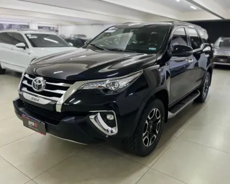 TOYOTA Hilux SW4 2.8 4P SRX 4X4 TURBO DIESEL AUTOMTICO, Foto 1