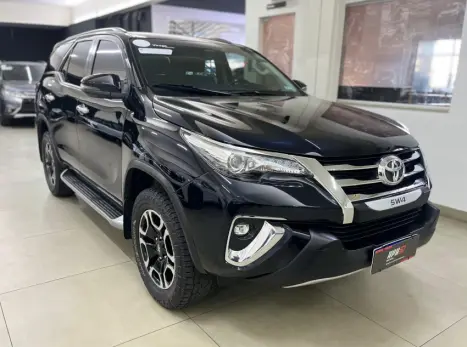 TOYOTA Hilux SW4 2.8 4P SRX 4X4 TURBO DIESEL AUTOMTICO, Foto 5
