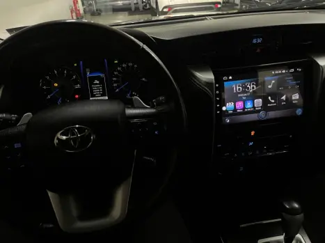 TOYOTA Hilux SW4 2.8 4P SRX 4X4 TURBO DIESEL AUTOMTICO, Foto 9