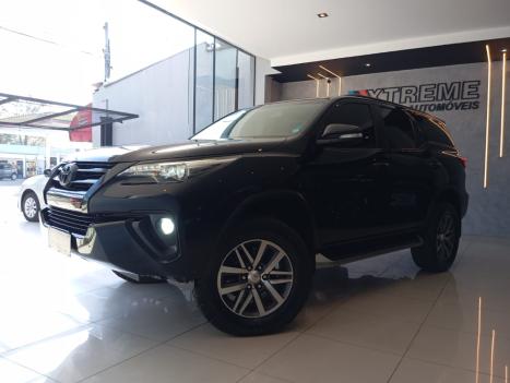 TOYOTA Hilux SW4 2.8 16V 4P SRX 4X4 7 LUGARES TURBO DIESEL AUTOMTICO, Foto 2