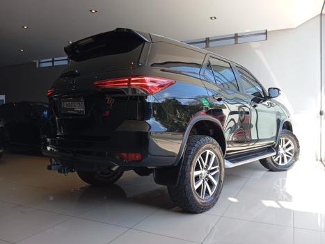 TOYOTA Hilux SW4 2.8 16V 4P SRX 4X4 7 LUGARES TURBO DIESEL AUTOMTICO, Foto 3