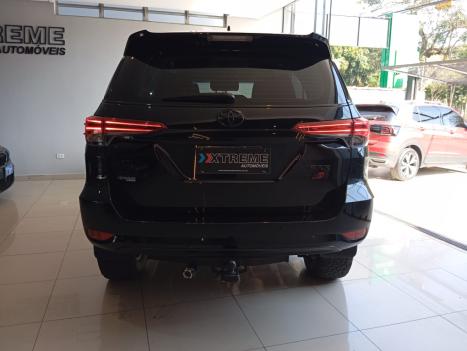 TOYOTA Hilux SW4 2.8 16V 4P SRX 4X4 7 LUGARES TURBO DIESEL AUTOMTICO, Foto 4