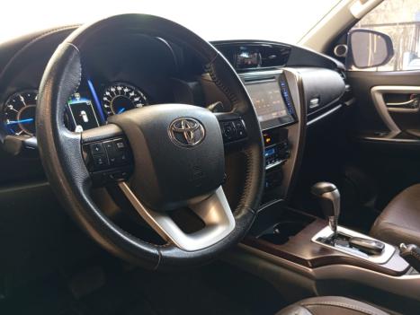 TOYOTA Hilux SW4 2.8 16V 4P SRX 4X4 7 LUGARES TURBO DIESEL AUTOMTICO, Foto 5