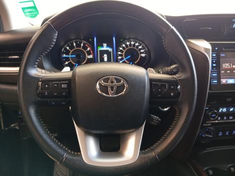 TOYOTA Hilux SW4 2.8 16V 4P SRX 4X4 7 LUGARES TURBO DIESEL AUTOMTICO, Foto 10