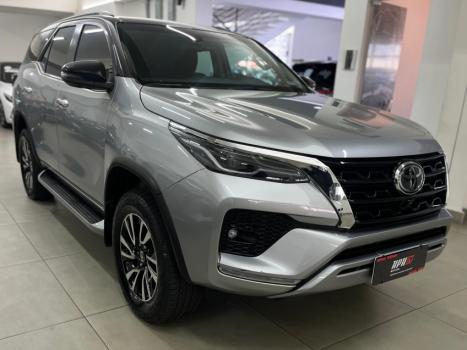 TOYOTA Hilux SW4 2.8 4P SRX 4X4 TURBO DIESEL AUTOMTICO, Foto 5