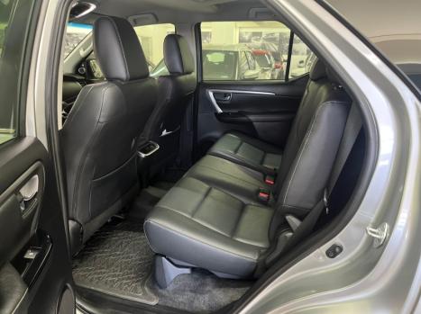 TOYOTA Hilux SW4 2.8 4P SRX 4X4 TURBO DIESEL AUTOMTICO, Foto 10