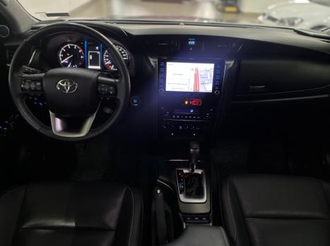 TOYOTA Hilux SW4 2.8 4P SRX 4X4 TURBO DIESEL AUTOMTICO, Foto 11