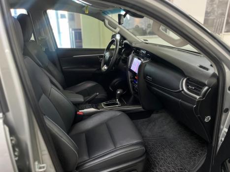 TOYOTA Hilux SW4 2.8 4P SRX 4X4 TURBO DIESEL AUTOMTICO, Foto 12