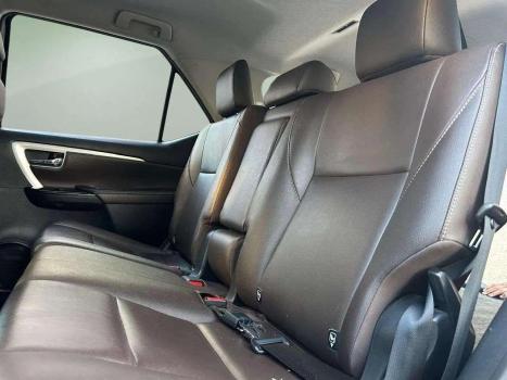TOYOTA Hilux SW4 2.8 4P SRX 4X4 TURBO DIESEL AUTOMTICO, Foto 9