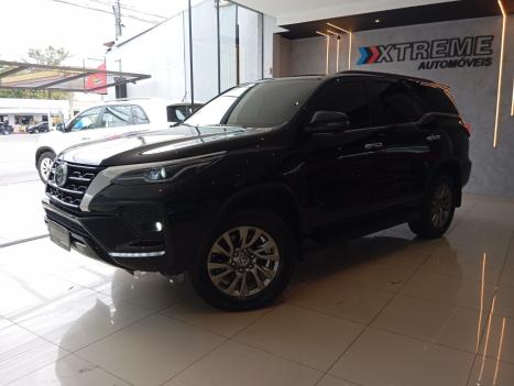 TOYOTA Hilux SW4 2.8 16V 4P SRX 4X4 7 LUGARES TURBO DIESEL AUTOMTICO, Foto 2