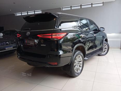 TOYOTA Hilux SW4 2.8 16V 4P SRX 4X4 7 LUGARES TURBO DIESEL AUTOMTICO, Foto 3