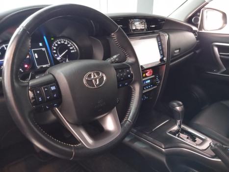 TOYOTA Hilux SW4 2.8 16V 4P SRX 4X4 7 LUGARES TURBO DIESEL AUTOMTICO, Foto 5
