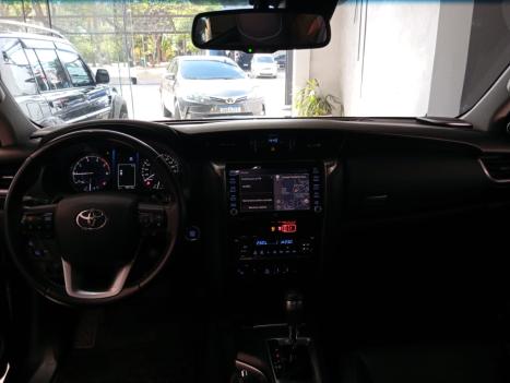 TOYOTA Hilux SW4 2.8 16V 4P SRX 4X4 7 LUGARES TURBO DIESEL AUTOMTICO, Foto 8